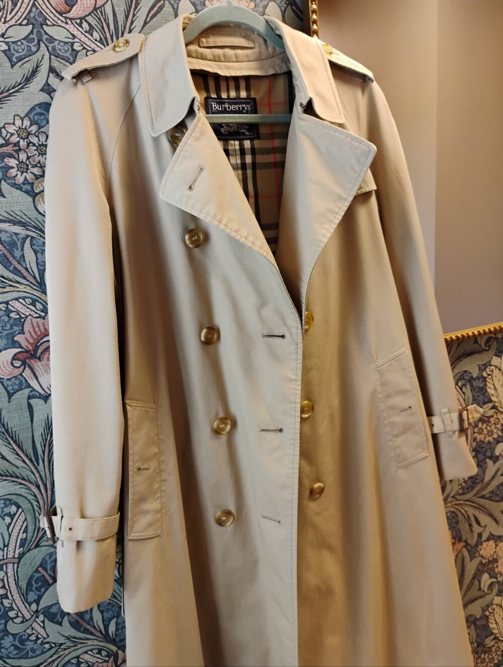 Vintage Burberry Beige Trench Coat with Removable Liner - Picture 4 of 16